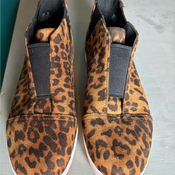 Alegria Leopard Patterned Slip-Ons - Picture 2 of 7